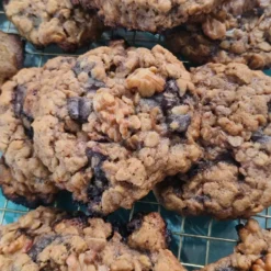Jemila’s Chewy Oatmeal-Chocolate Chip Cookies with Walnut